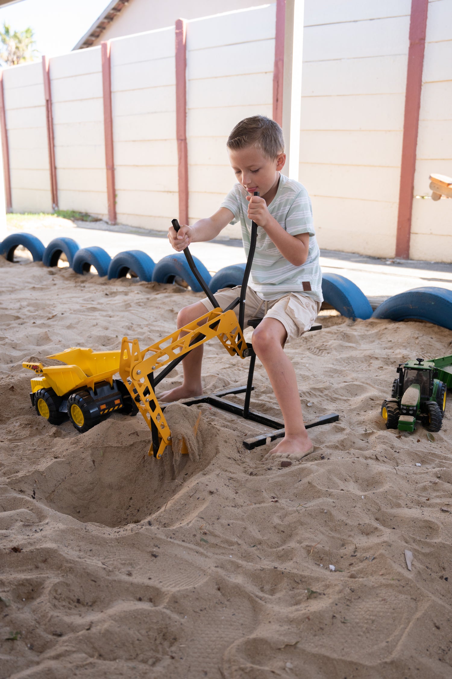 PLAYING ON THE BOSKAT SANDPIT EXCAVATOR